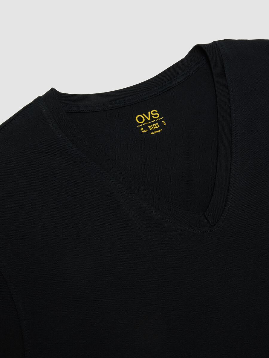 Schwarzes T-Shirt aus reiner Supima-Baumwolle mit V-Ausschnitt, Regular Fit_6