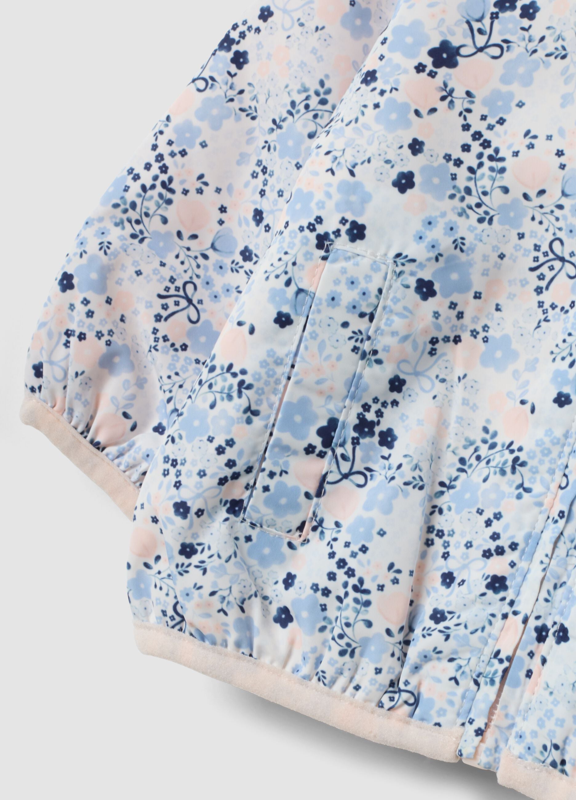 Mehrfarbige Baby-M&auml;dchen-Jacke mit Kapuze und Blumenmuster