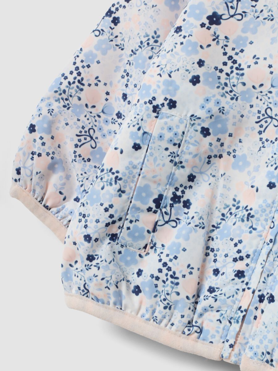 Mehrfarbige Baby-M&auml;dchen-Jacke mit Kapuze und Blumenmuster_2