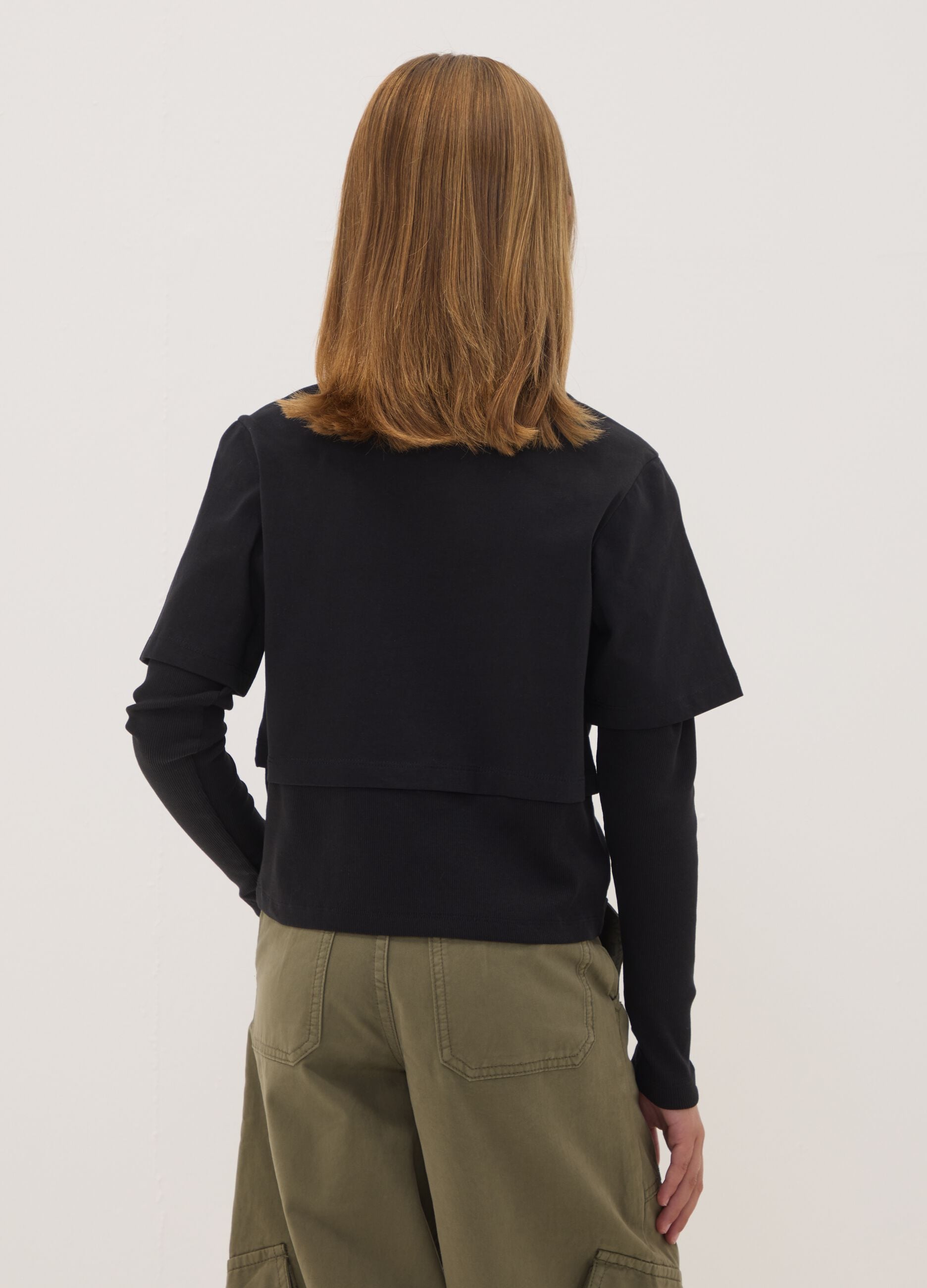 T-shirt noir en pur coton avec col c&ocirc;tel&eacute; et imprim&eacute;, coupe boxy