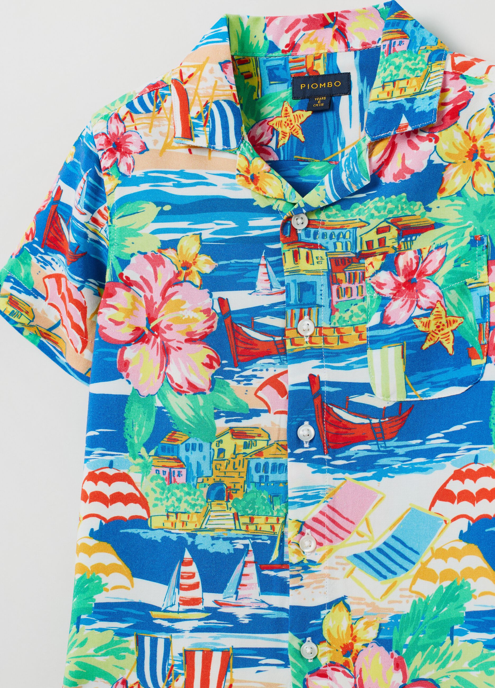 Camisa con estampado hawaiano