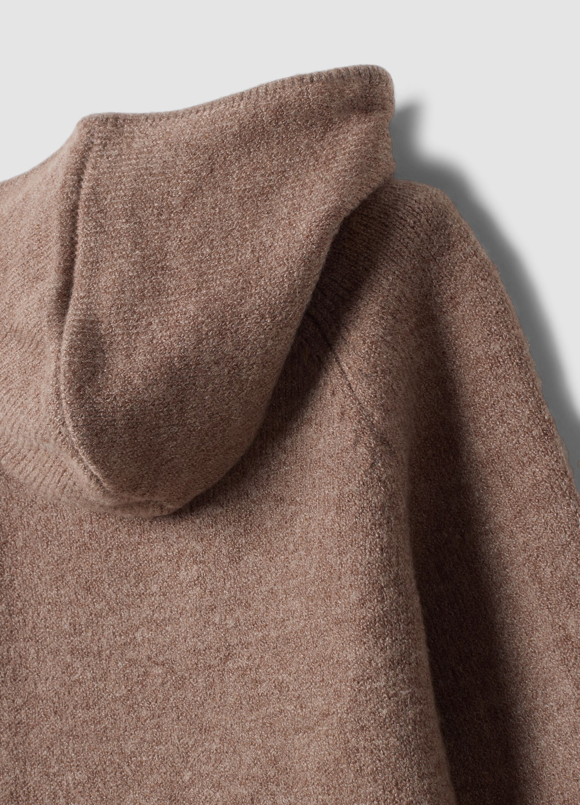 Braune Strickjacke mit Rundhalsausschnitt und Kapuze