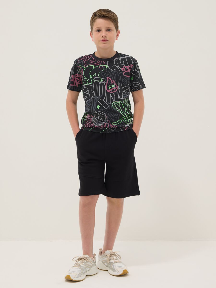 Schwarze Jungen-Shorts aus 100 % Baumwolle im Comfort Fit_0