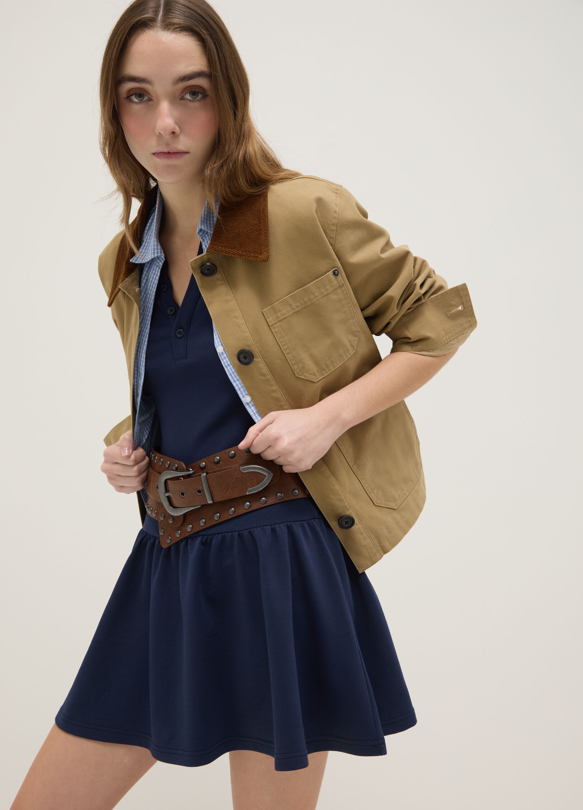 Vestido azul regular fit em algod&atilde;o el&aacute;stico com decote em V