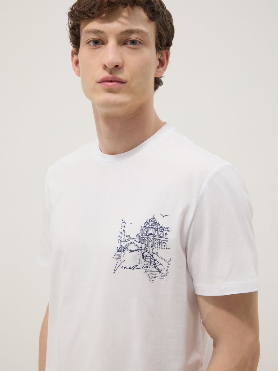 Wei&szlig;es T-Shirt aus reiner Baumwolle mit Print, Regular Fit_2