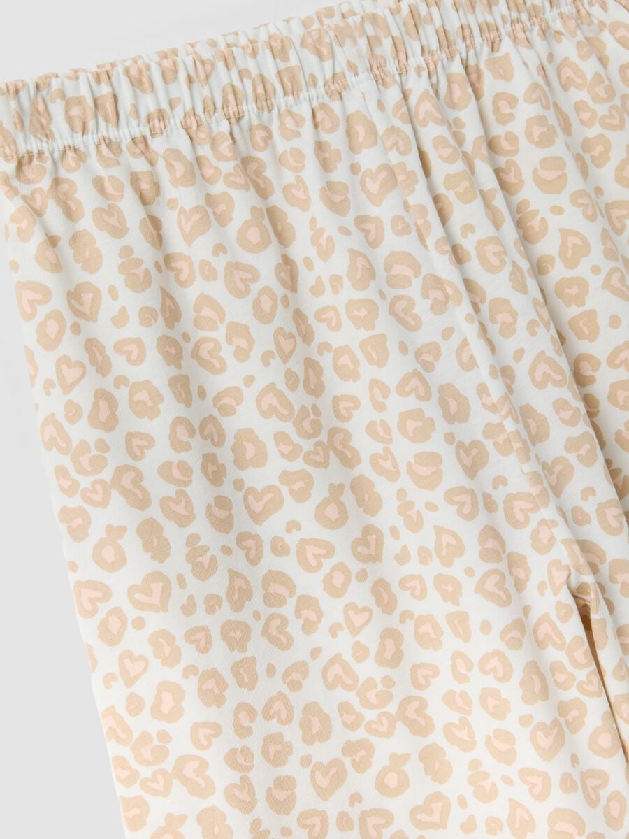 Pink organic cotton pyjamas with print and patterned trousers_3