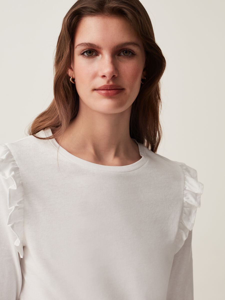 T-shirt with elbow-length sleeves and frill_1