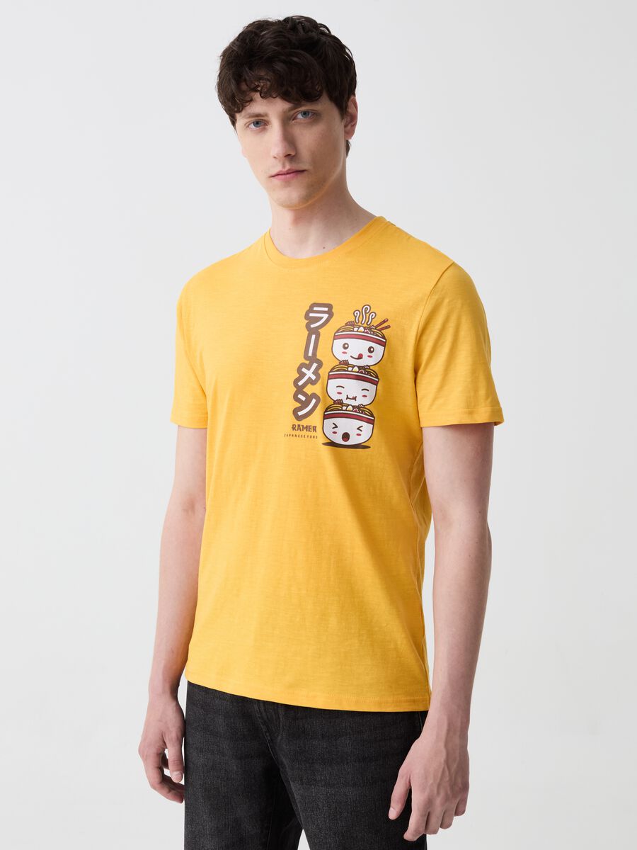 Camiseta de algodón con estampado ramen_0