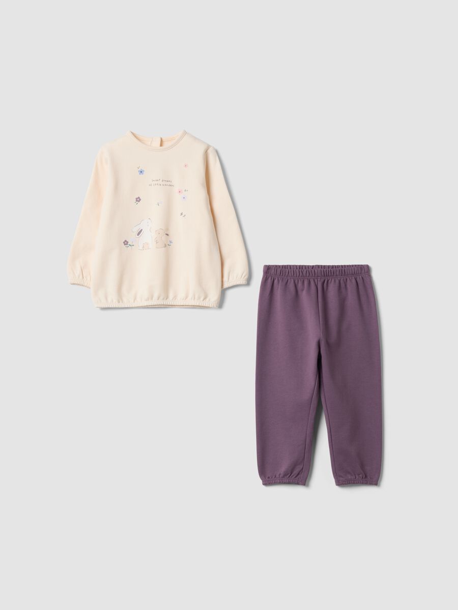 Pigiama beige e viola in puro cotone organico con stampa coniglietti_0