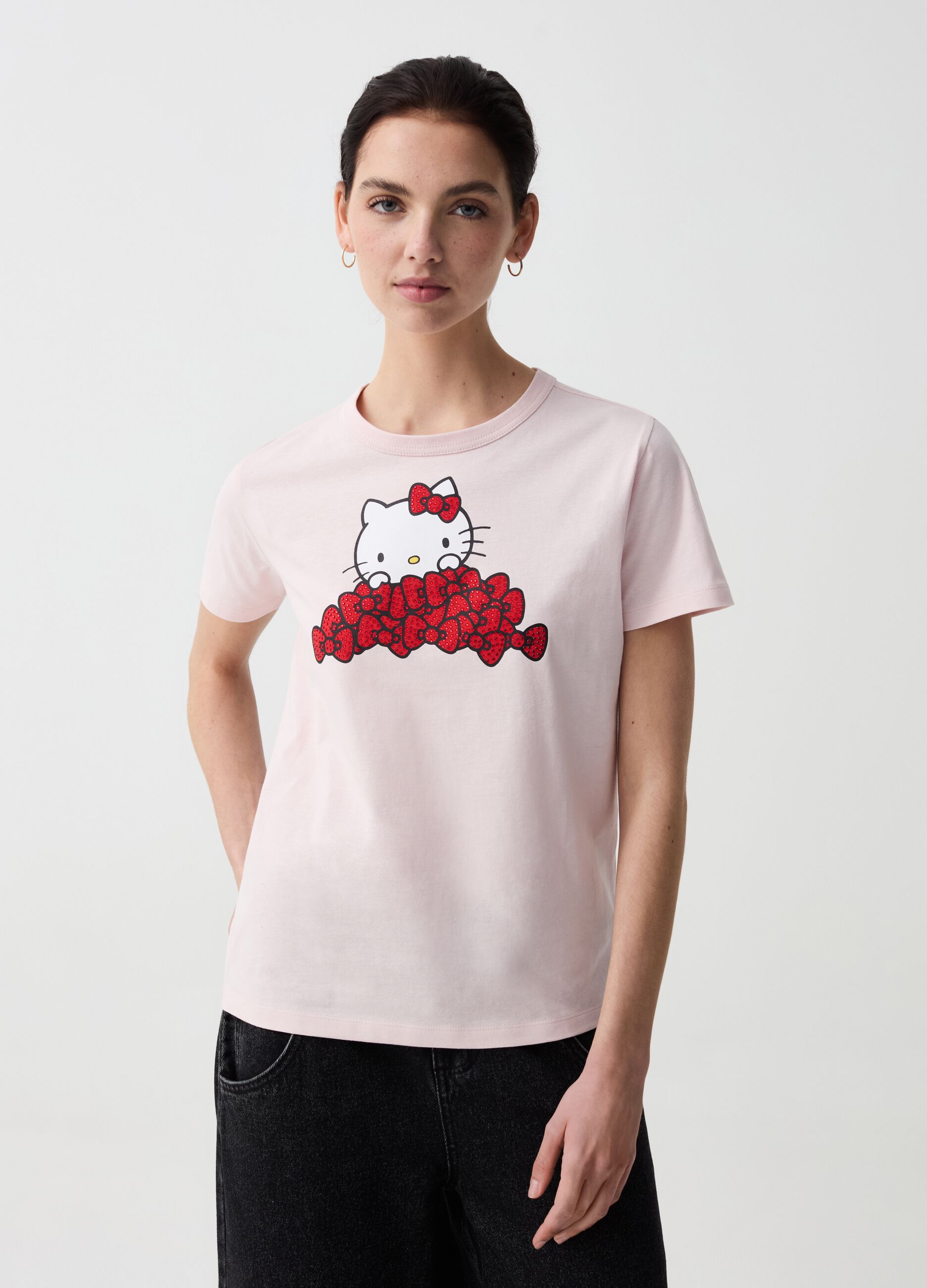 Camiseta con estampado Hello Kitty y strass