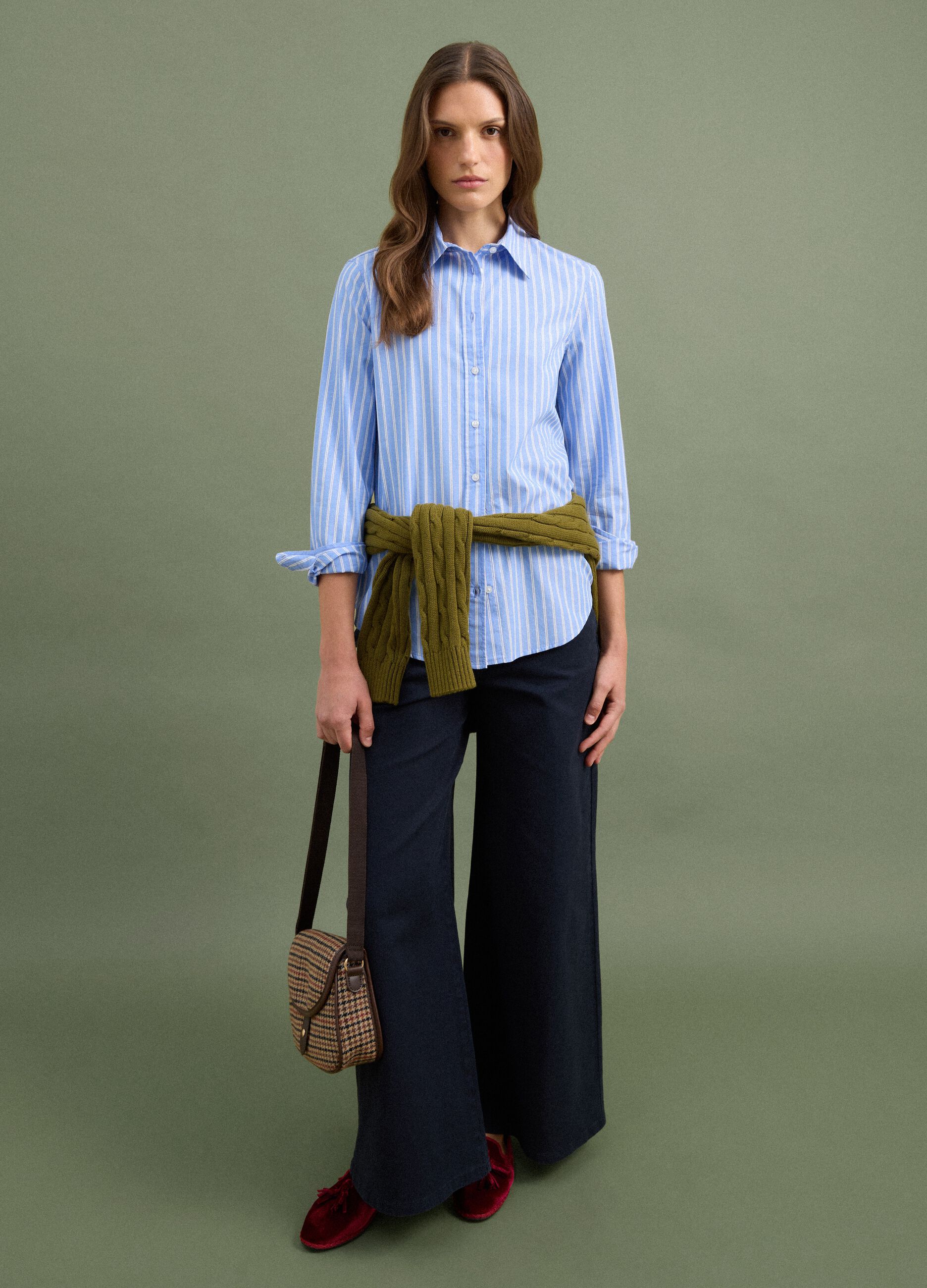 Light blue poplin shirt with white stripes, regular fit
