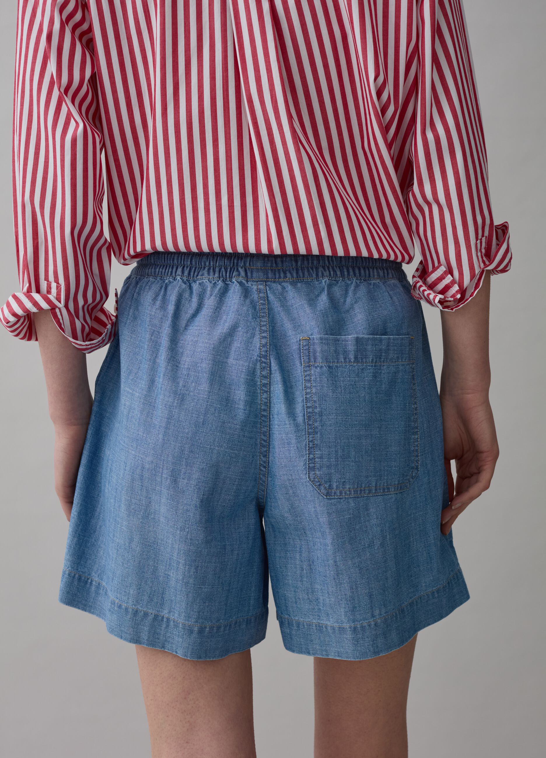 Fluid denim shorts with pockets