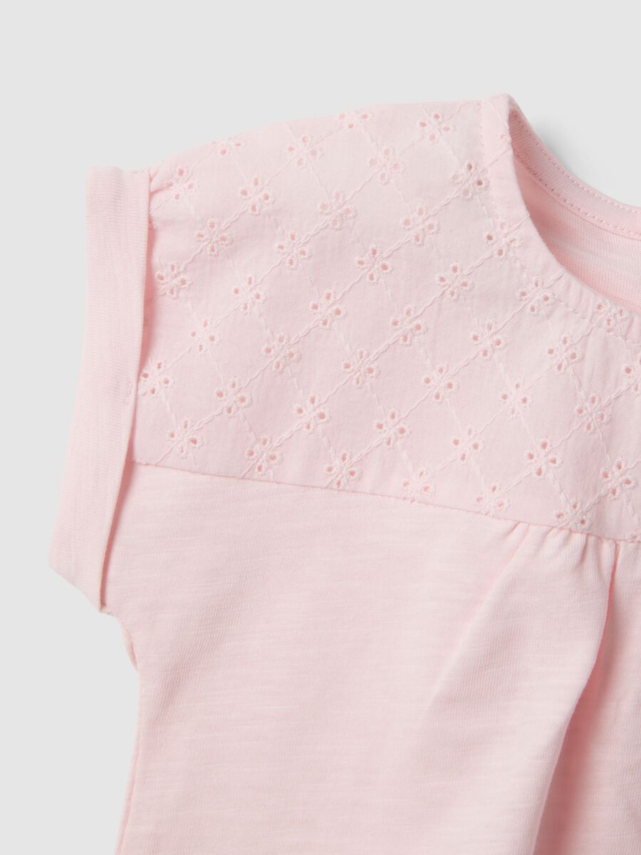 T-shirt in puro cotone rosa da bimba regular fit con ricami_3