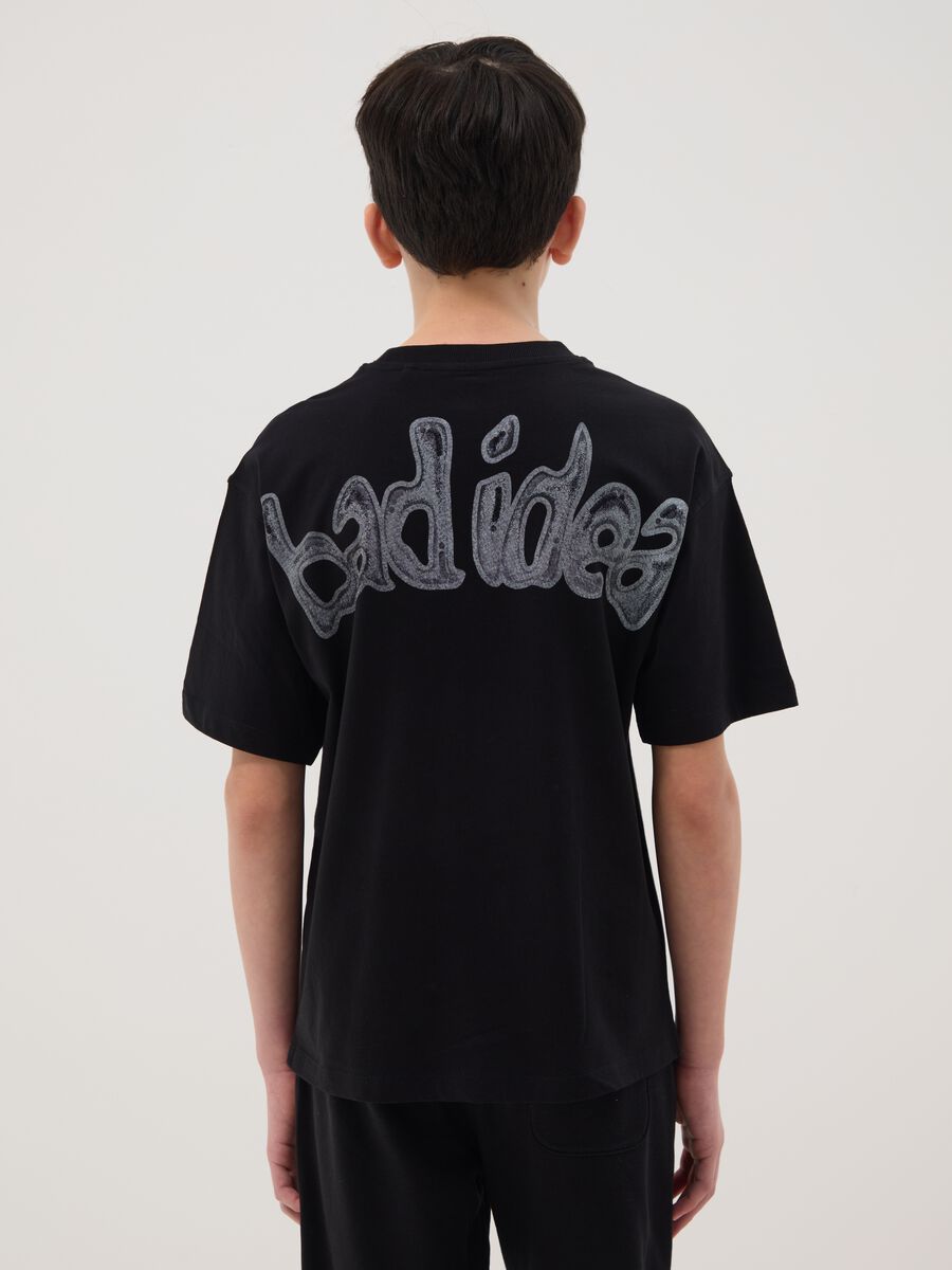 Camiseta negra oversize de algod&oacute;n puro para chicos con estampado_2
