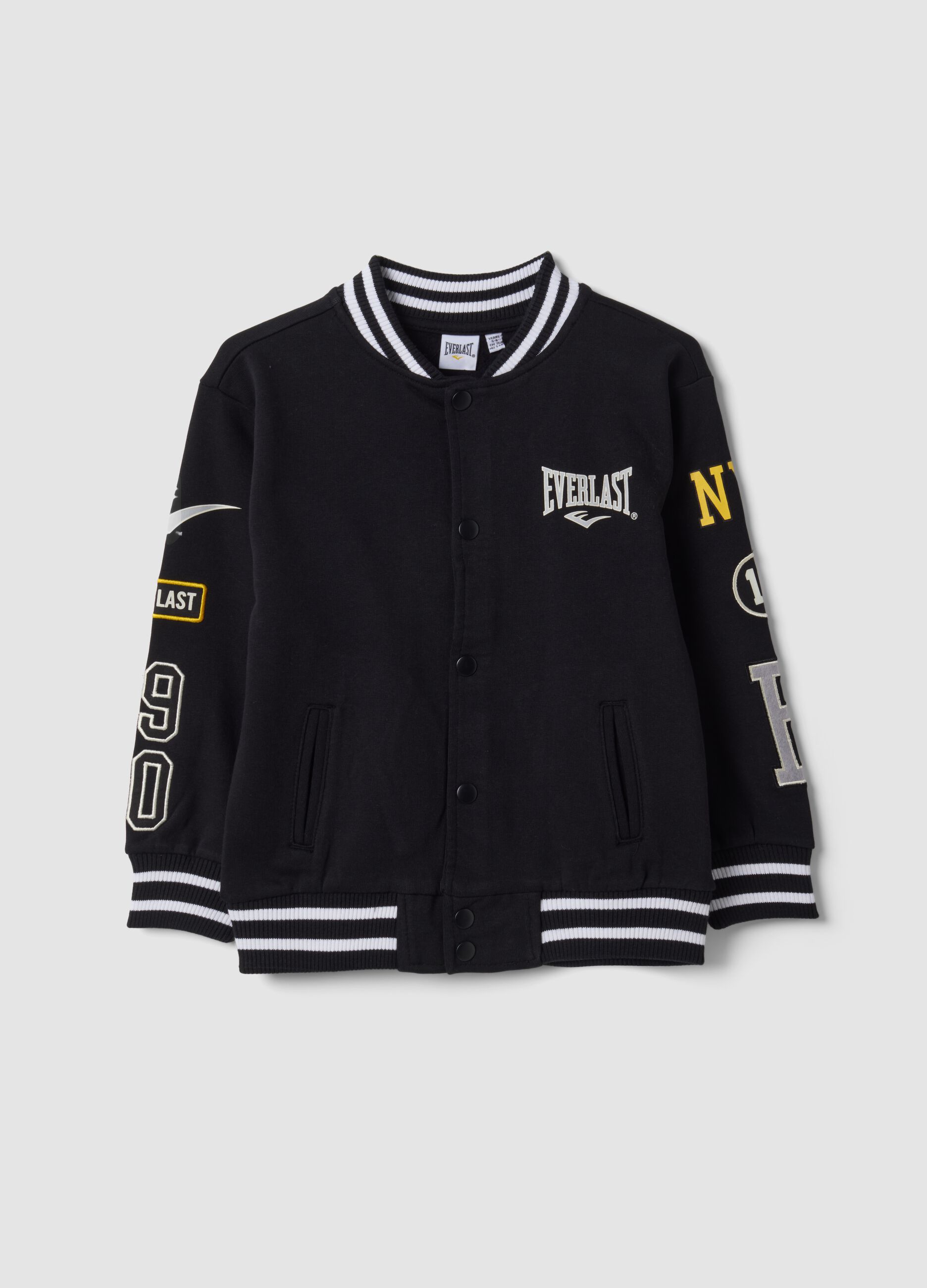 Sweatshirt preta em algod&atilde;o puro estilo college com log&oacute;tipo, corte regular para menino