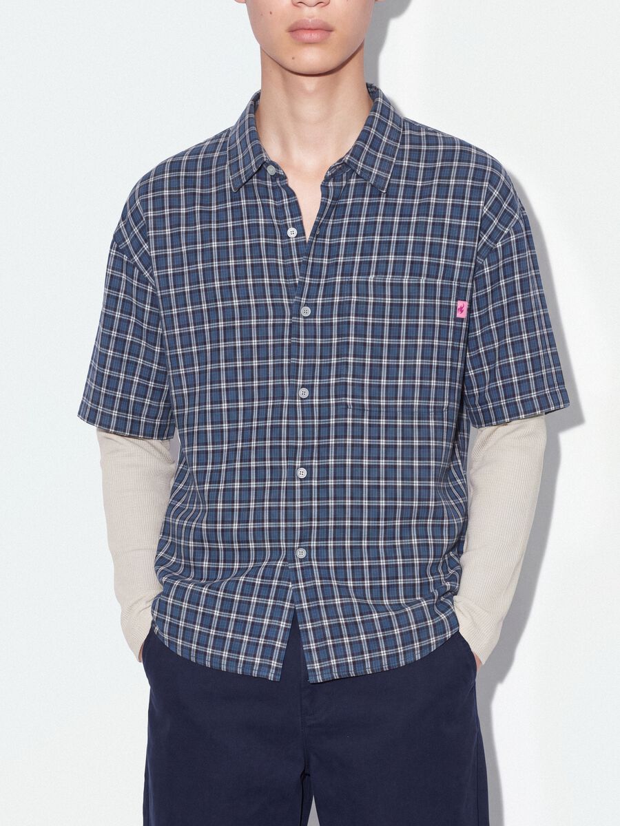 Blue cropped pure cotton checked shirt with layered double sleeves, oversized fit_3