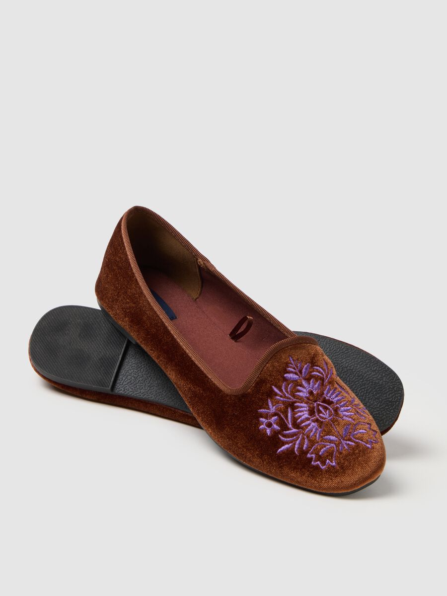 Brown Friulane with Floral Embroidery_1