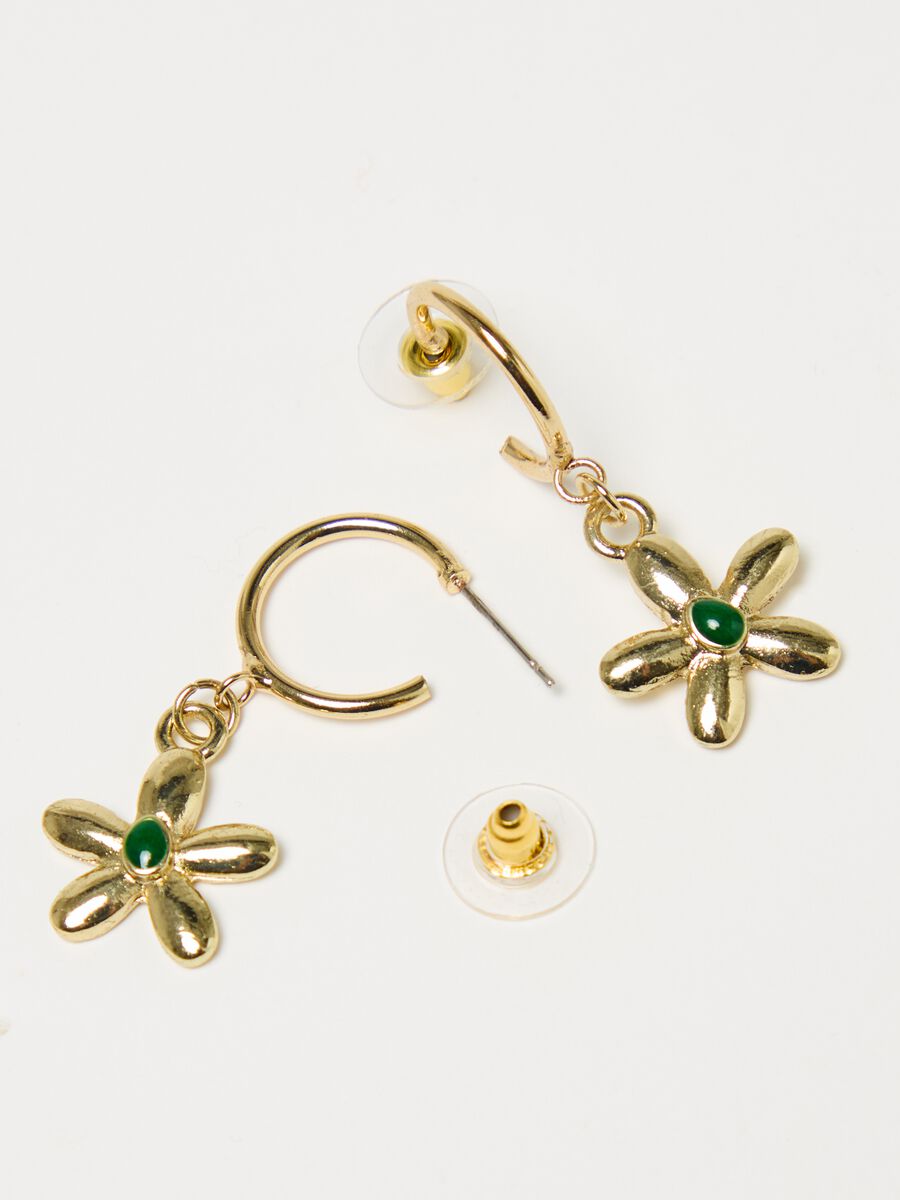 Hoop earrings with flower pendant_2