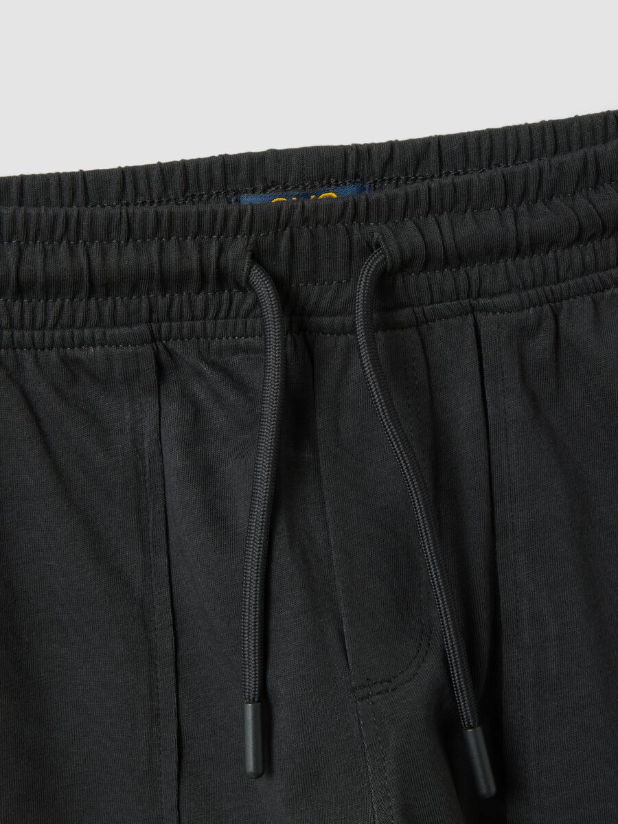 Short negro de algod&oacute;n org&aacute;nico con cintura el&aacute;stica_3