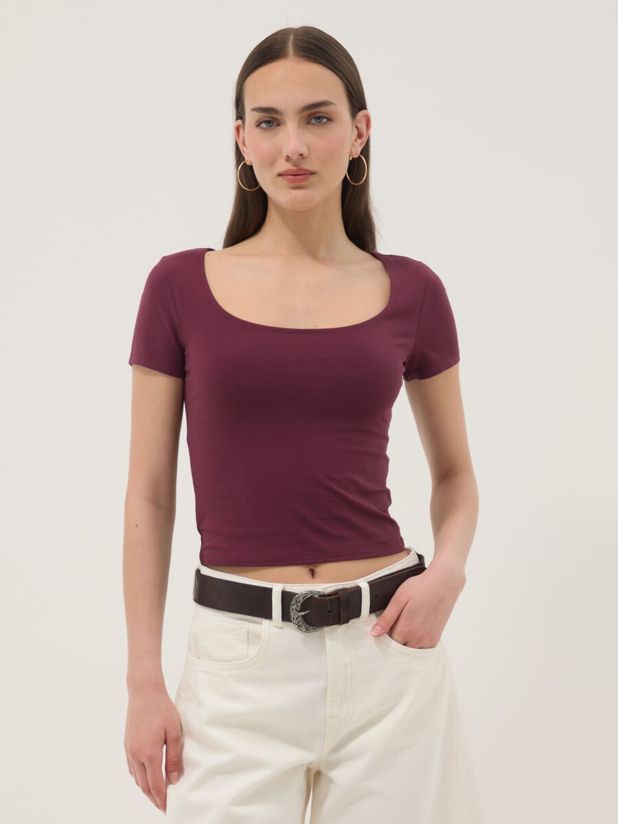 Camiseta morada de algod&oacute;n el&aacute;stico con escote cuadrado_1