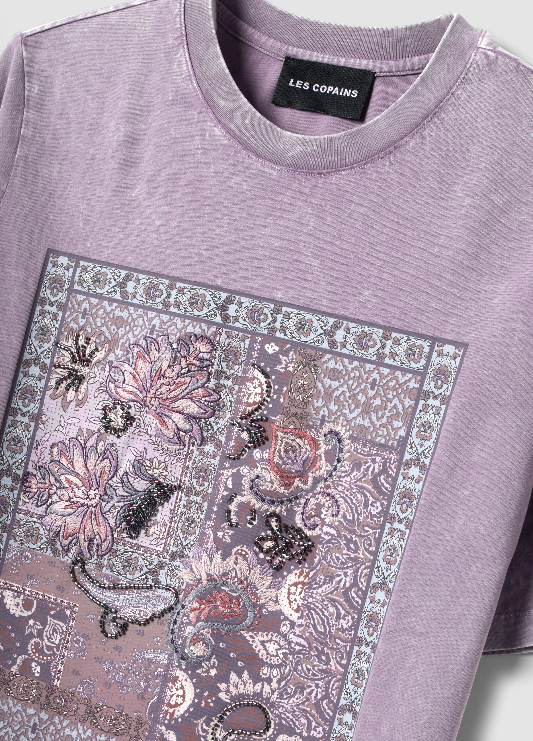 &Mu;&omega;&beta; T-shirt &alpha;&pi;ό 100% &beta;&alpha;&mu;&beta;ά&kappa;&iota; &mu;&epsilon; &phi;&lambda;&omicron;&rho;ά&lambda; &sigma;&tau;ά&mu;&pi;&alpha;, relaxed &epsilon;&phi;&alpha;&rho;&mu;&omicron;&gamma;ή