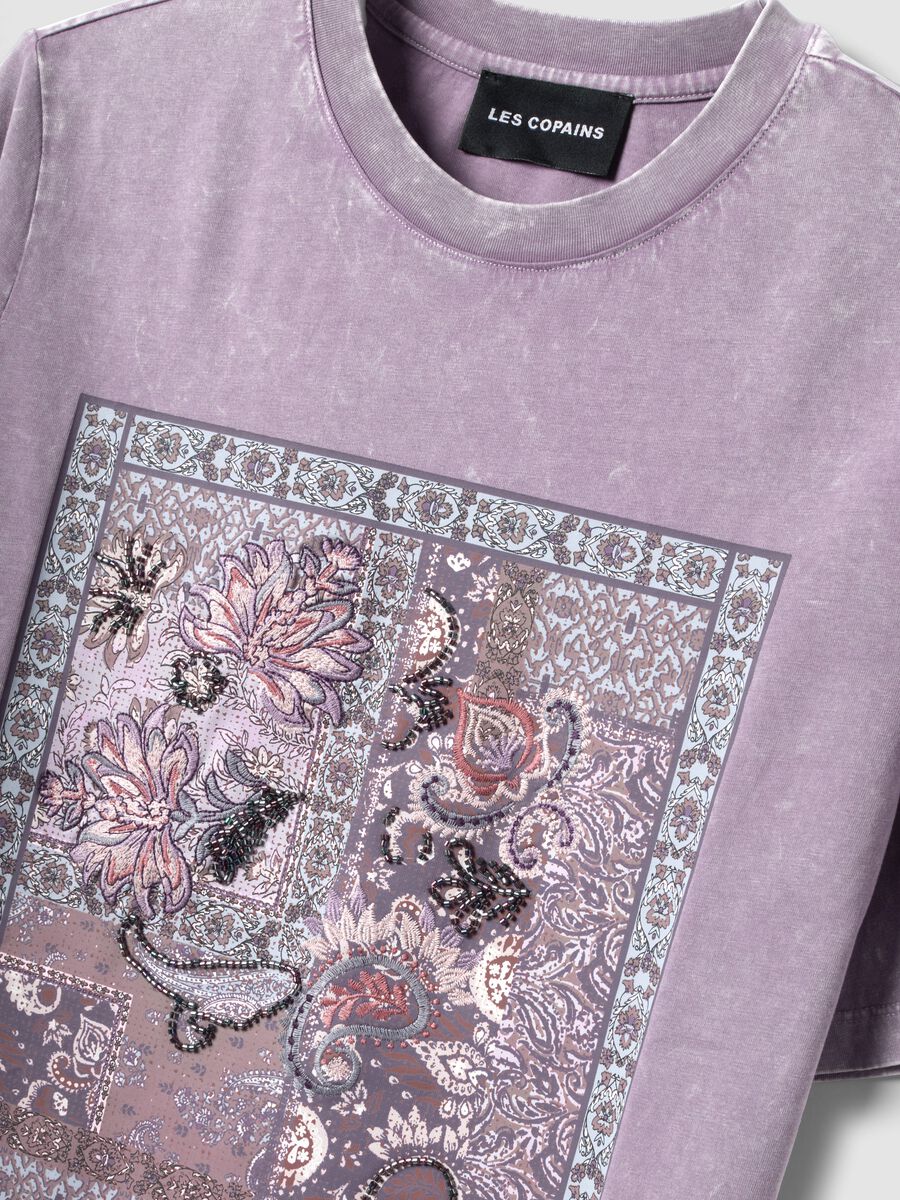 &Mu;&omega;&beta; T-shirt &alpha;&pi;ό 100% &beta;&alpha;&mu;&beta;ά&kappa;&iota; &mu;&epsilon; &phi;&lambda;&omicron;&rho;ά&lambda; &sigma;&tau;ά&mu;&pi;&alpha;, relaxed &epsilon;&phi;&alpha;&rho;&mu;&omicron;&gamma;ή_5