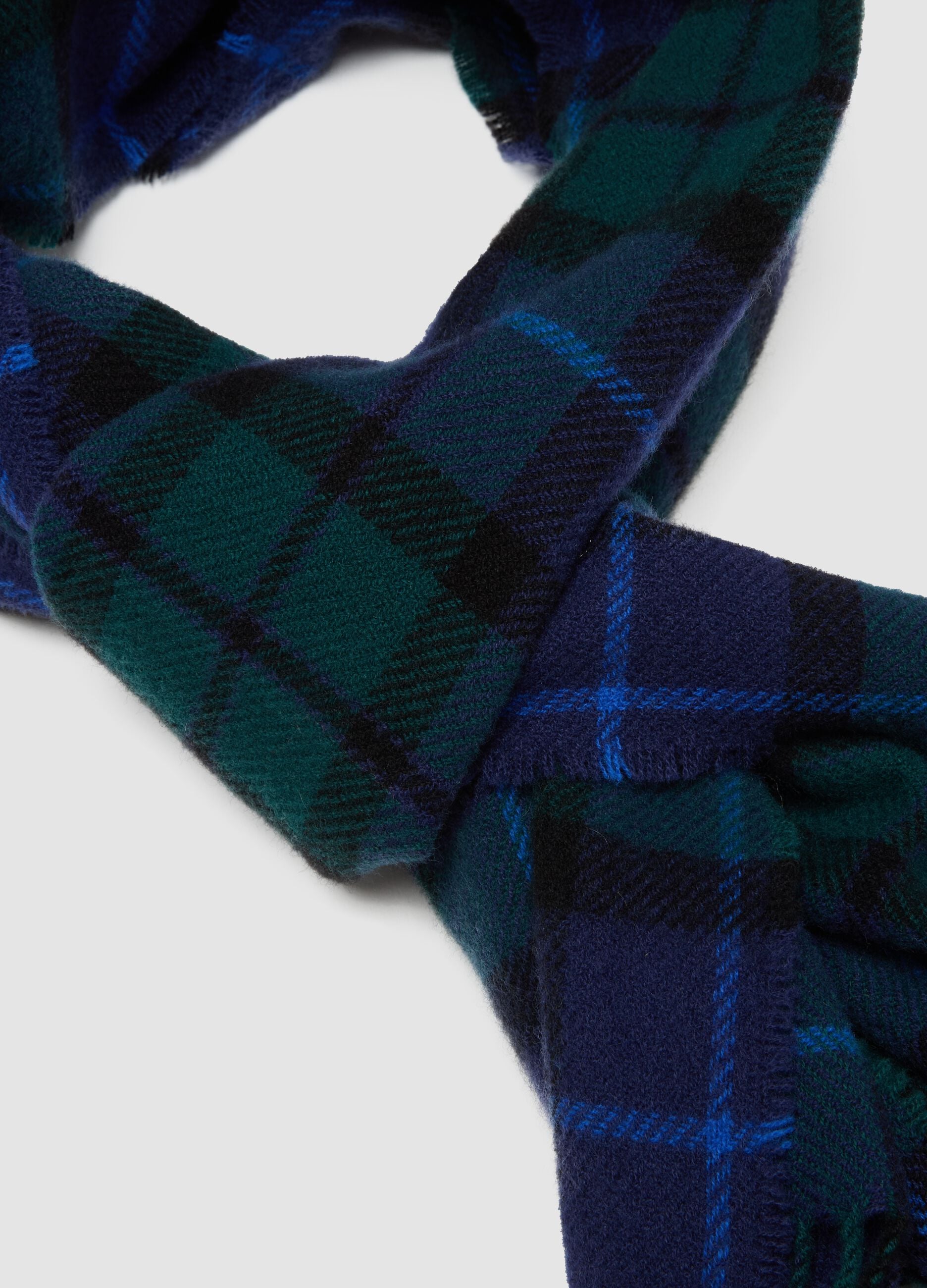 Sciarpa blu in pura lana con frange e fantasia check