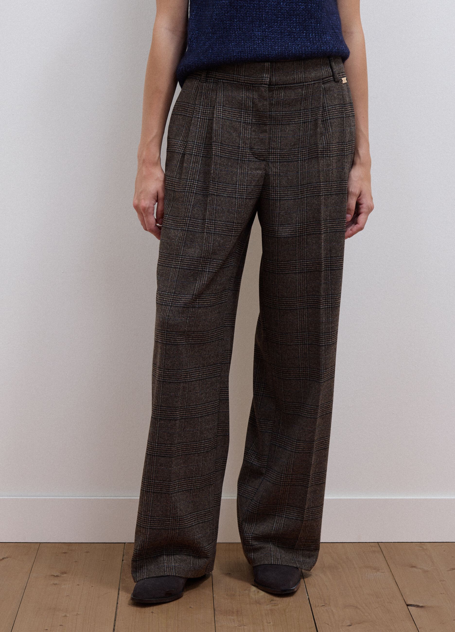 Pantaloni marroni wide leg in viscosa elasticizzata a quadri