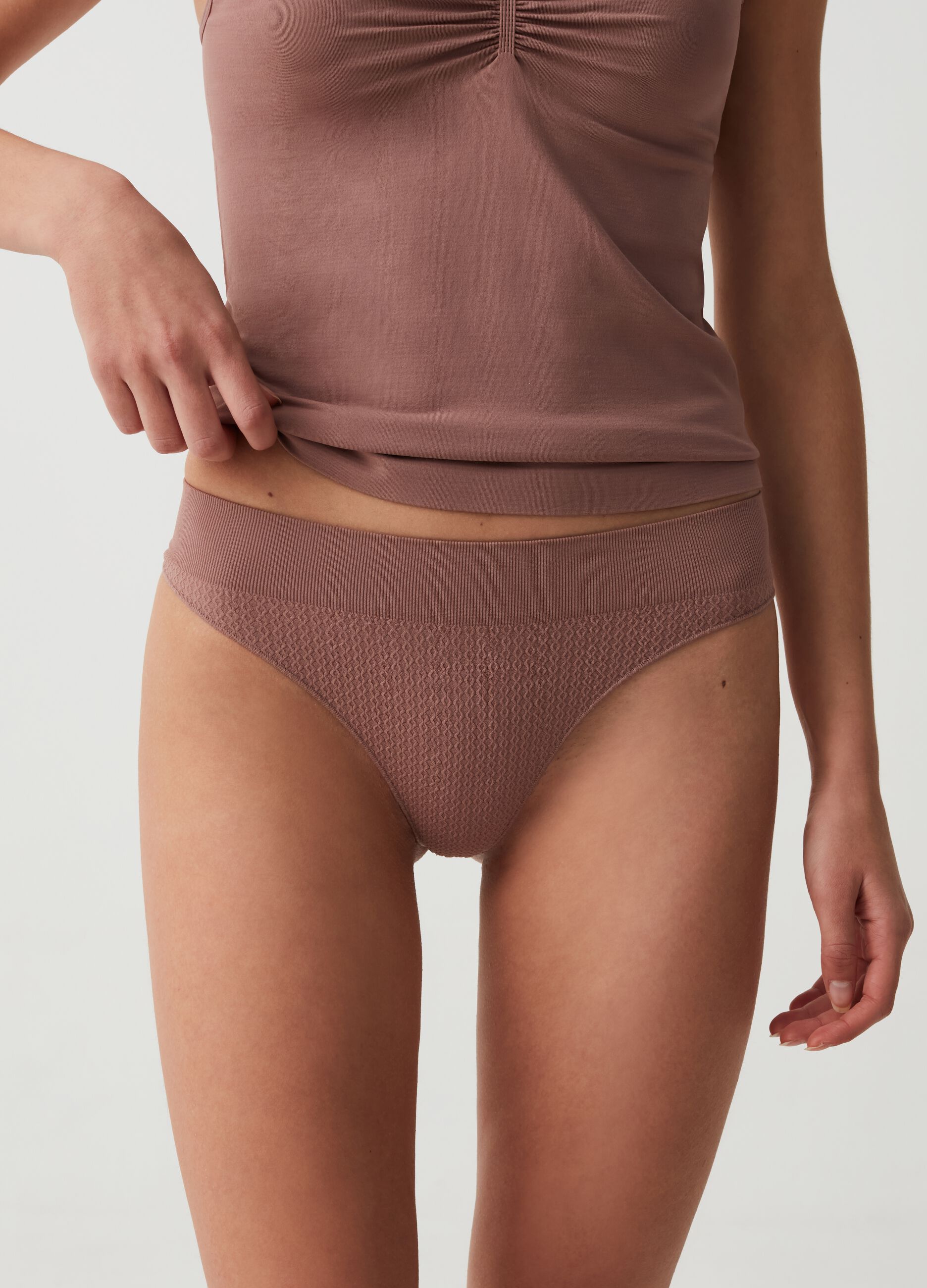 Microfibre thong with woven design