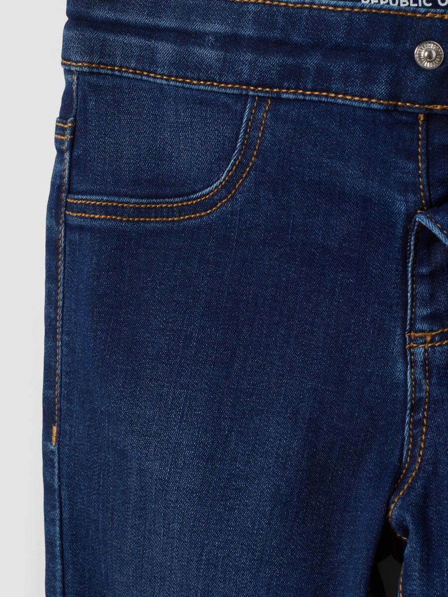 Jeans blu flare in cotone e viscosa elasticizzata per bambina_3