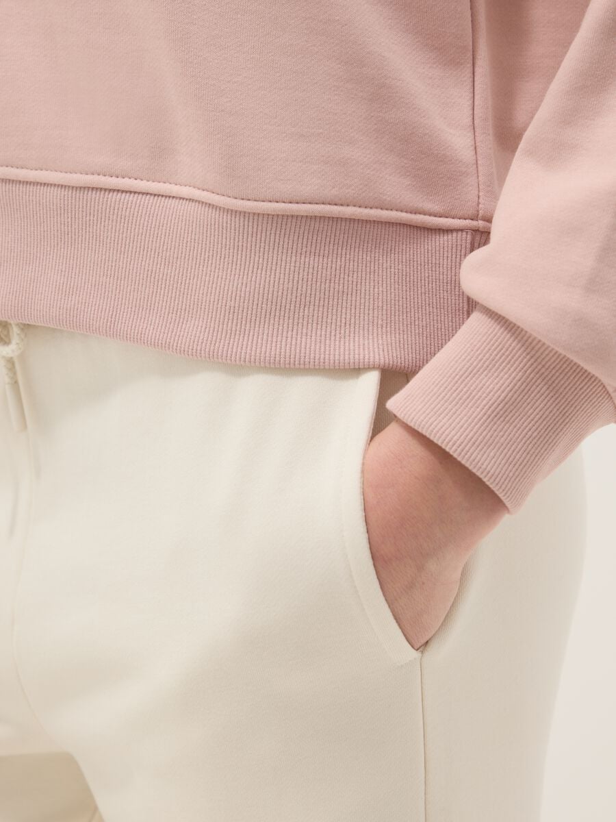 Sudadera rosa de mezcla de algod&oacute;n en ajuste regular con cuello redondo_3