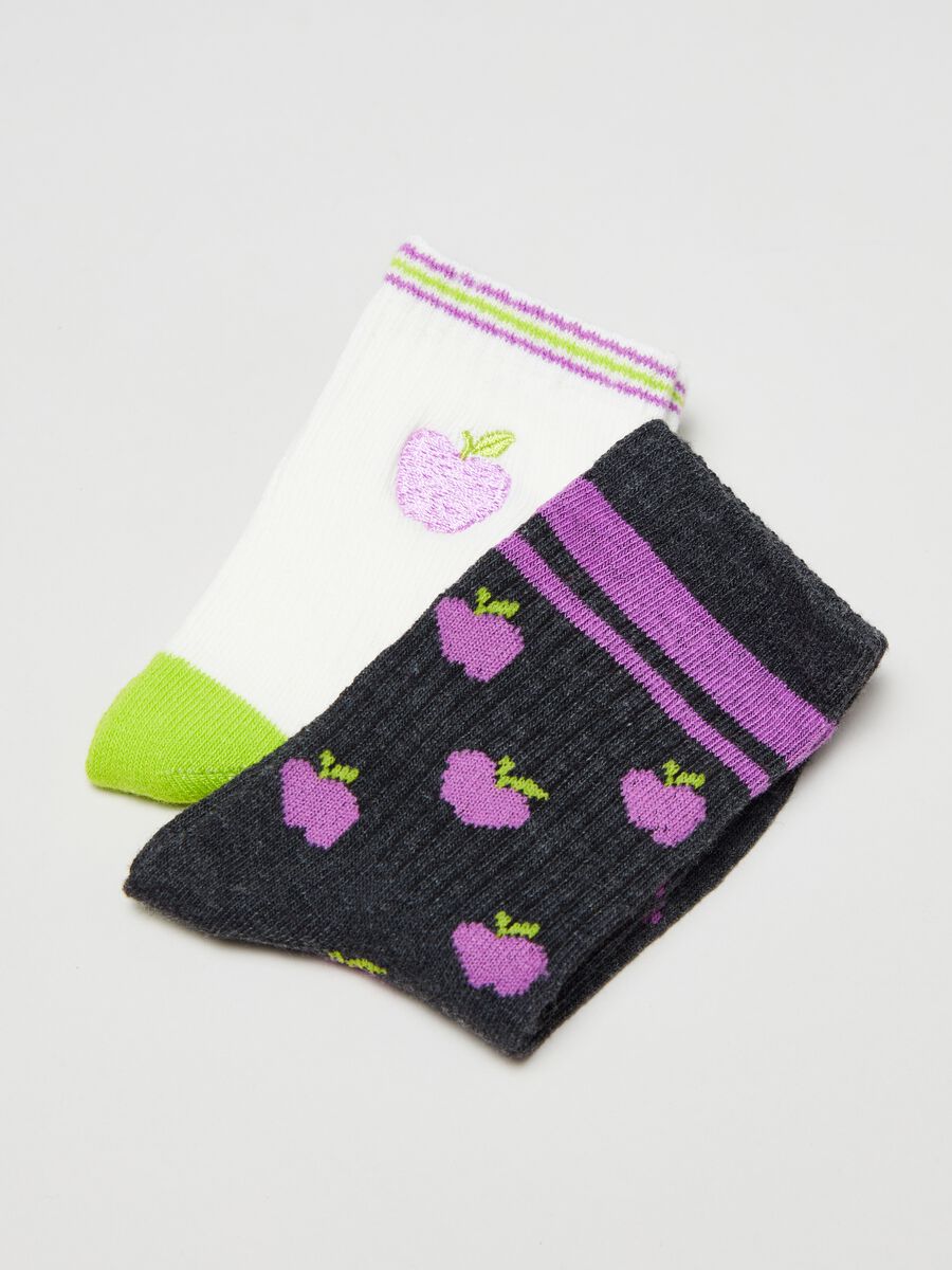 Pack dos calcetines con estampado y bordado manzana_2