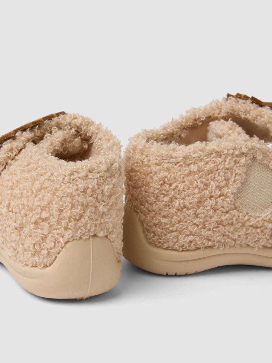 Scarpine beige da casa con riccio applicato_2