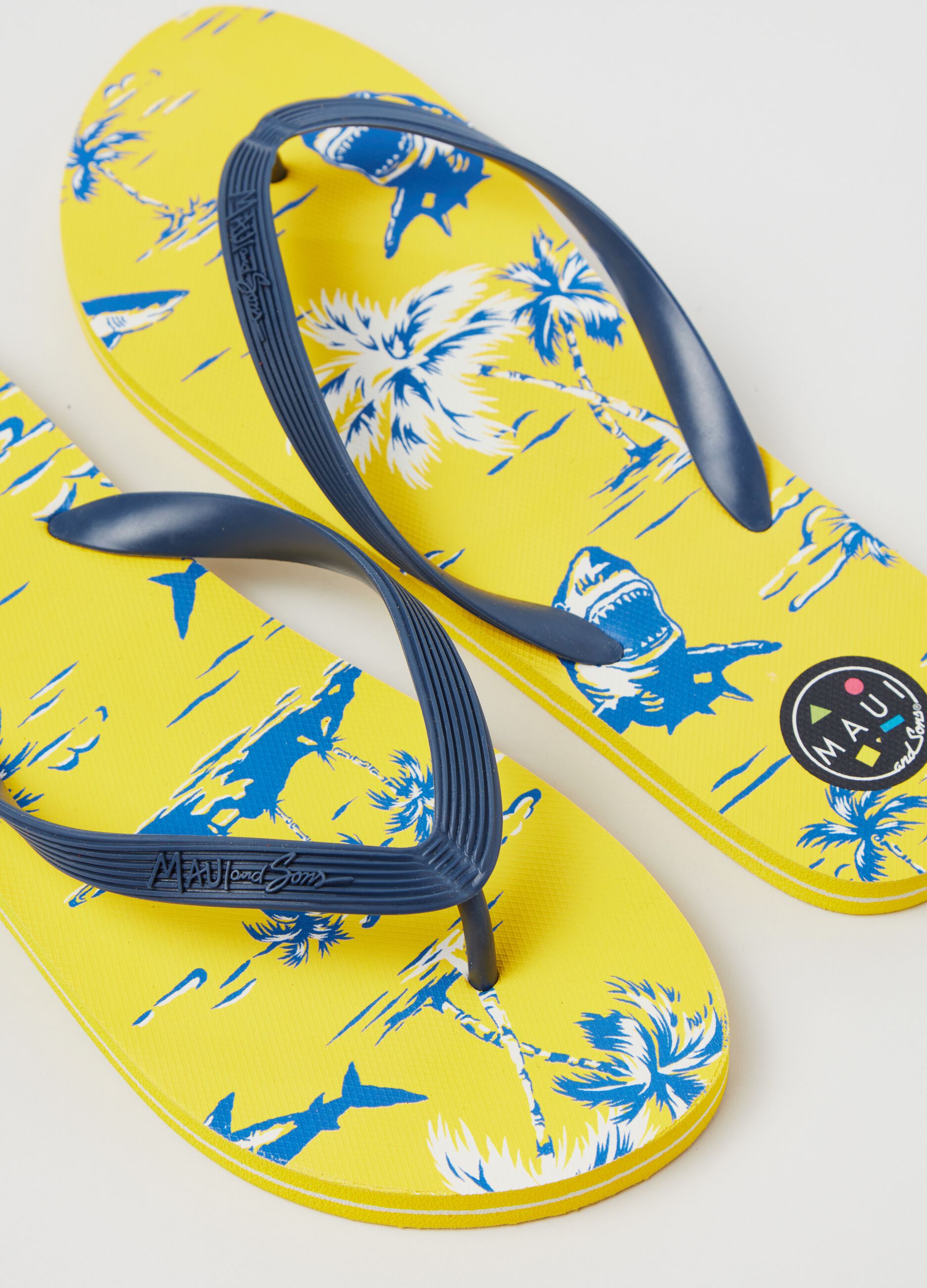 Maui and Sons thong sandal with palms print