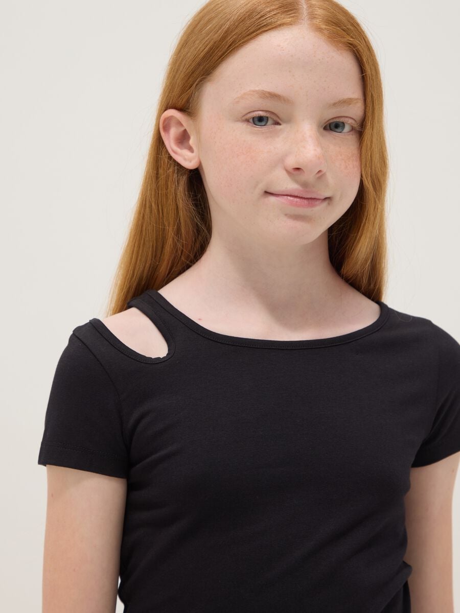Black organic cotton T-shirt with cut-out shoulder_1