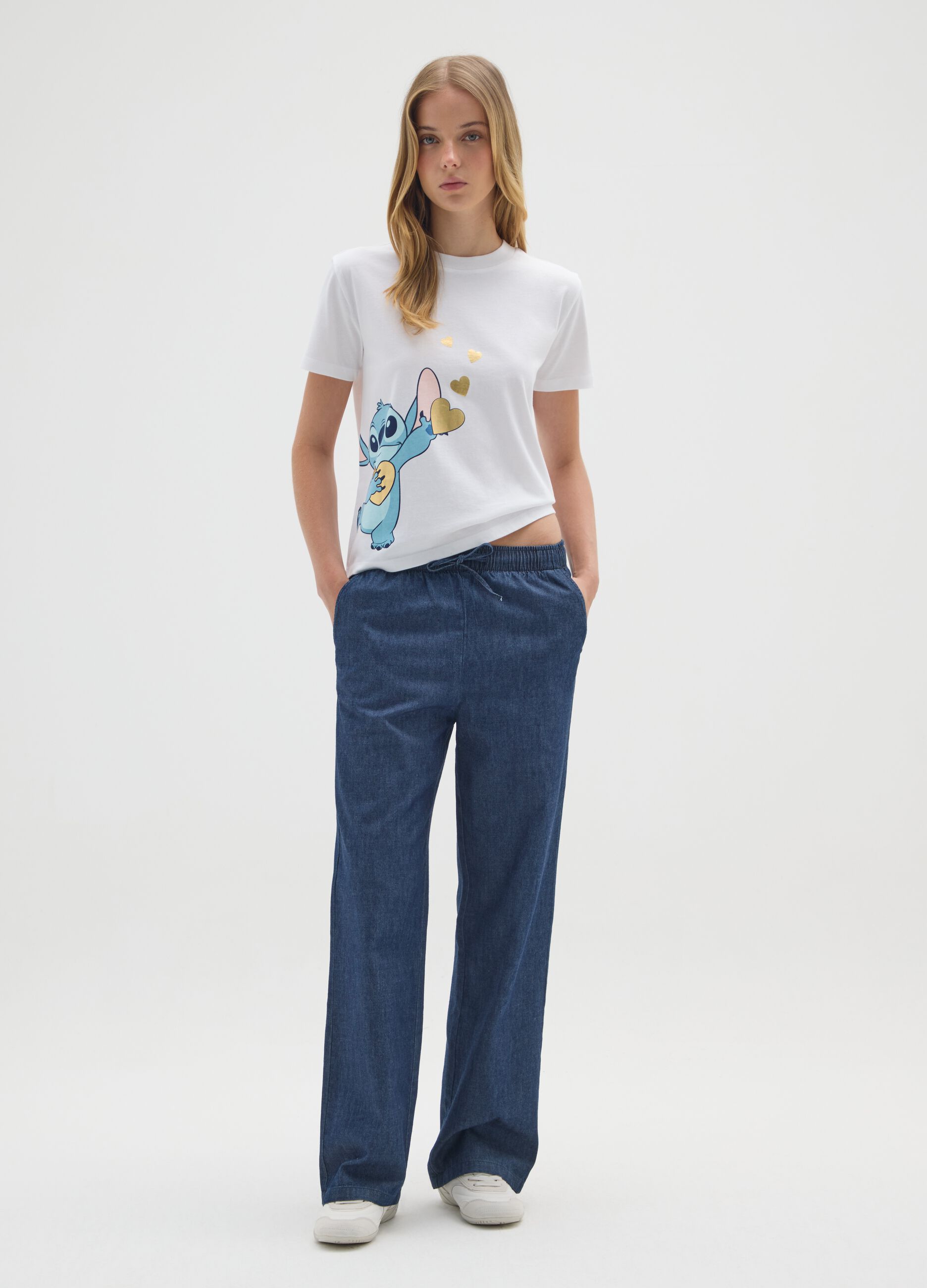 White pure cotton regular fit t-shirt with Stitch print