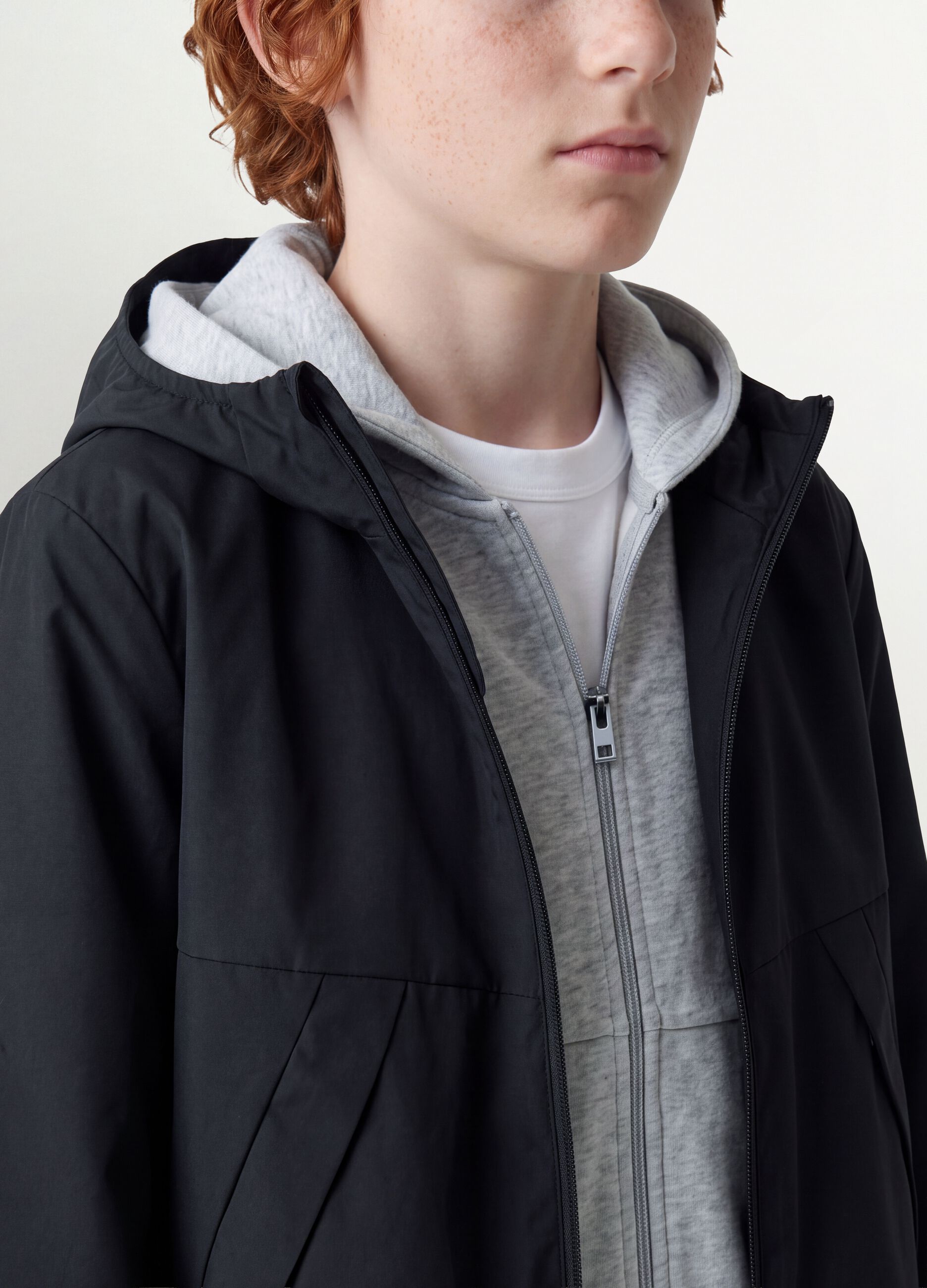 Schwarze Oversize-Regenjacke mit Kapuze und Rei&szlig;verschluss f&uuml;r Jungen