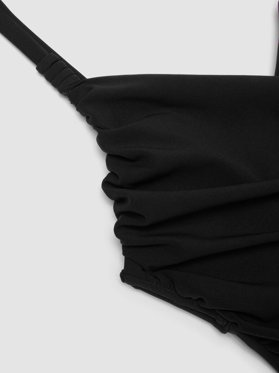 Maillot de bain une pi&egrave;ce noir stretch drap&eacute; effet gainant_1