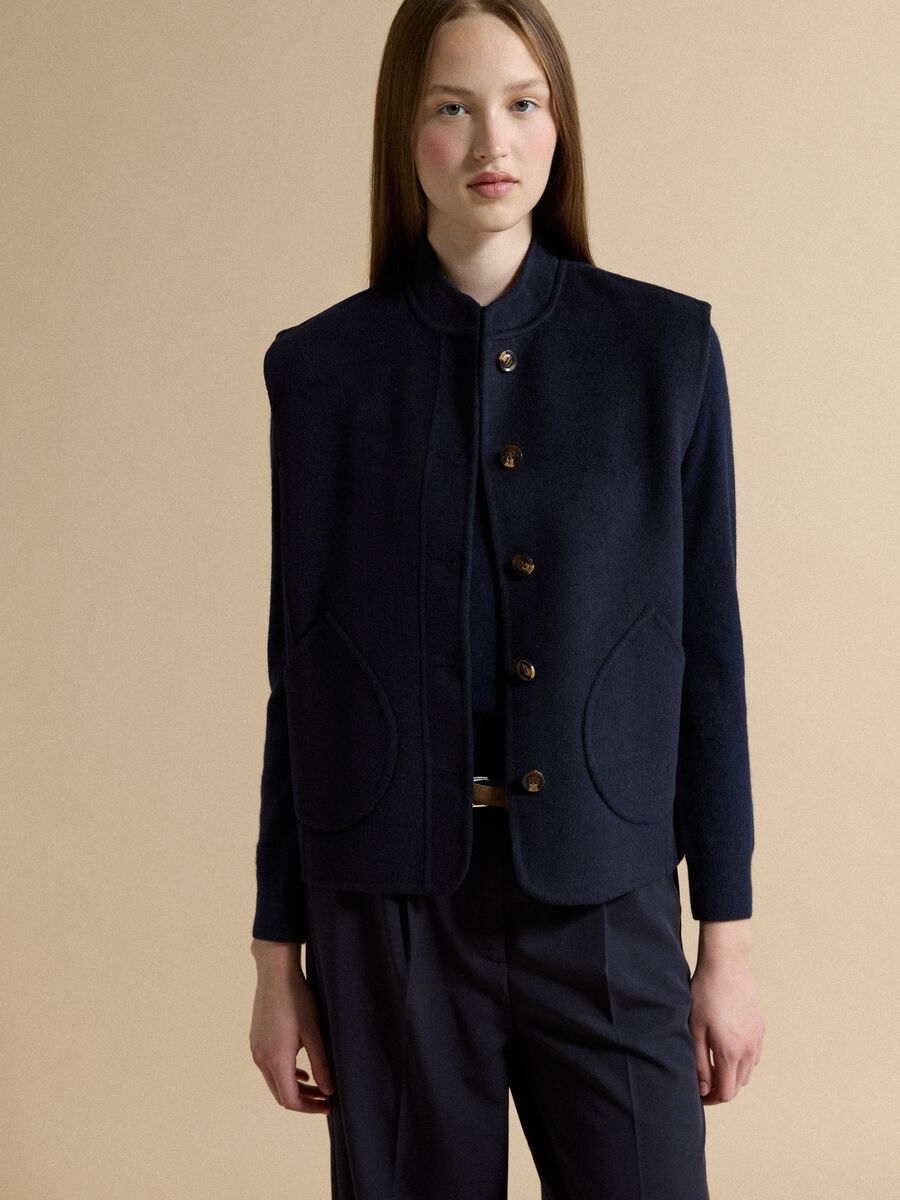 Blaues Gilet aus Woll-Viskose-Mix mit aufgesetzten Taschen_0