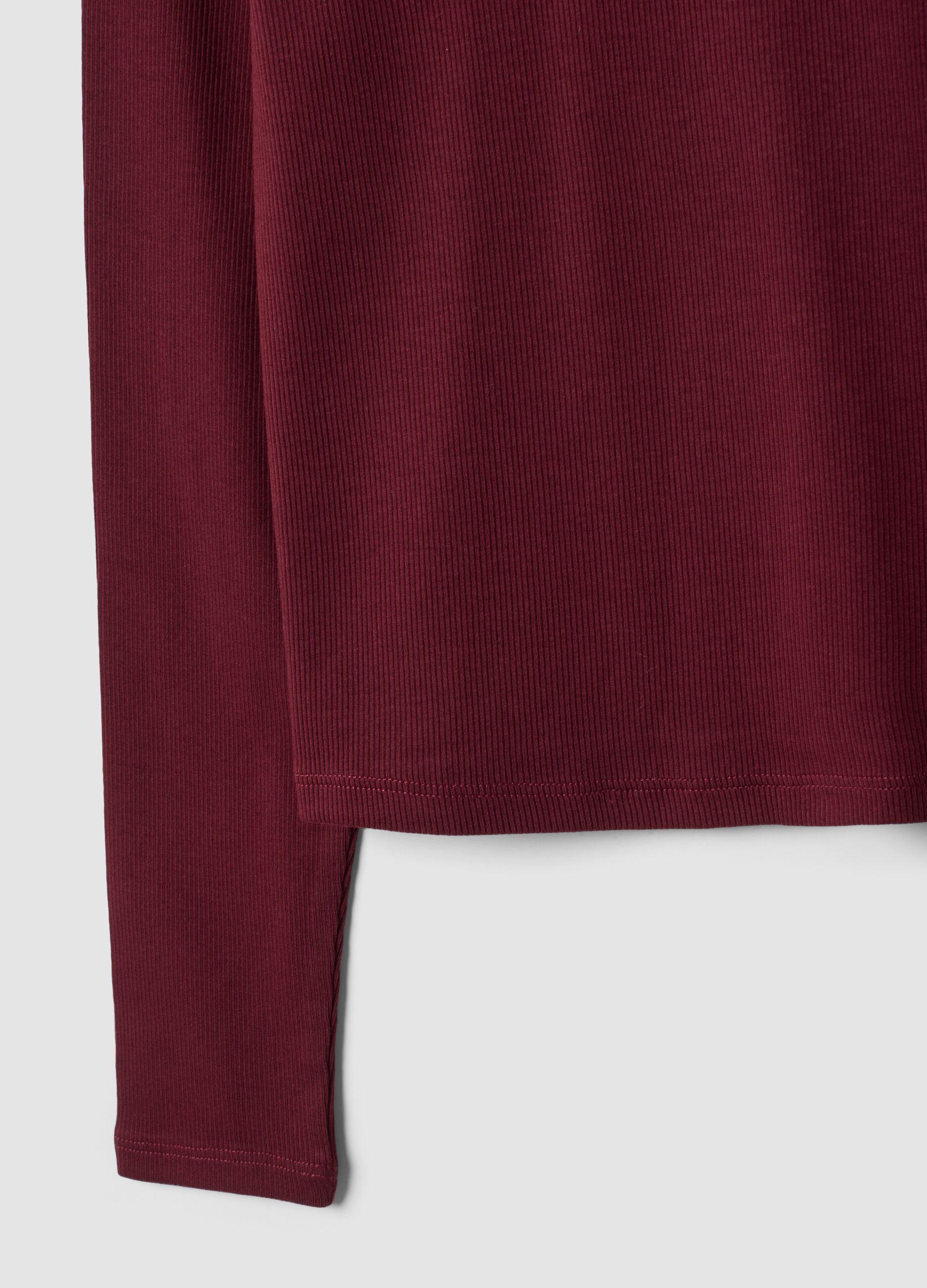 Red stretch organic cotton T-shirt with ribbed neckline