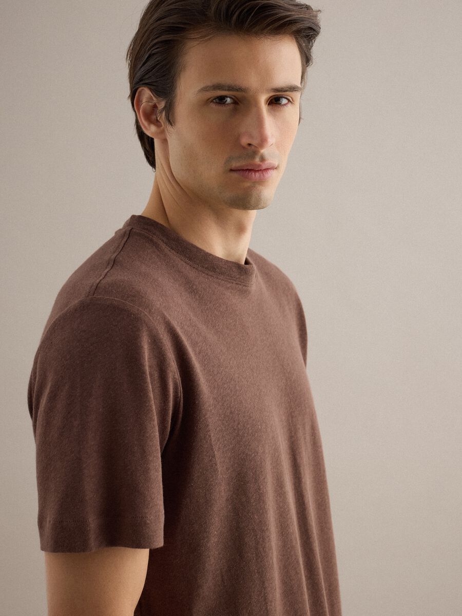 Brown regular fit linen-cotton blend t-shirt_0