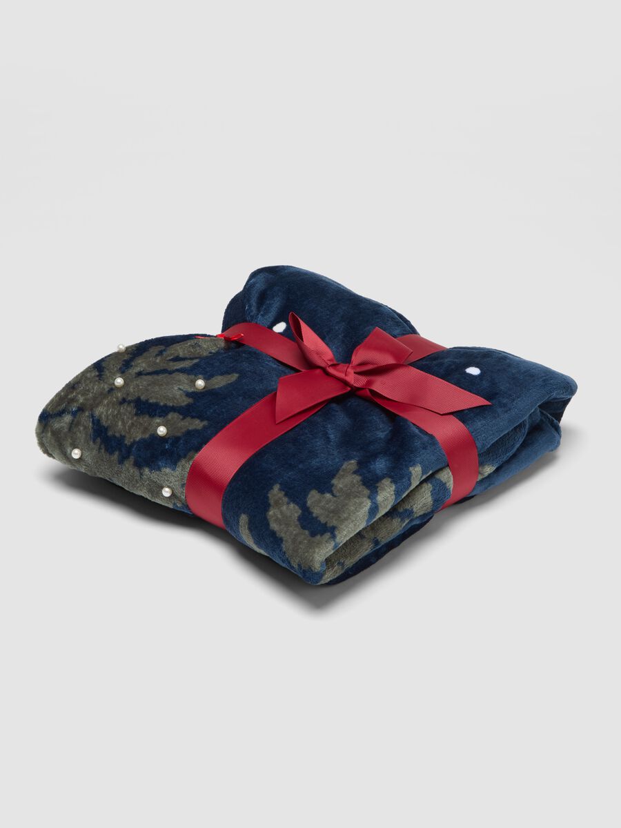 Blue and green throw with tree and polka-dot pattern_0