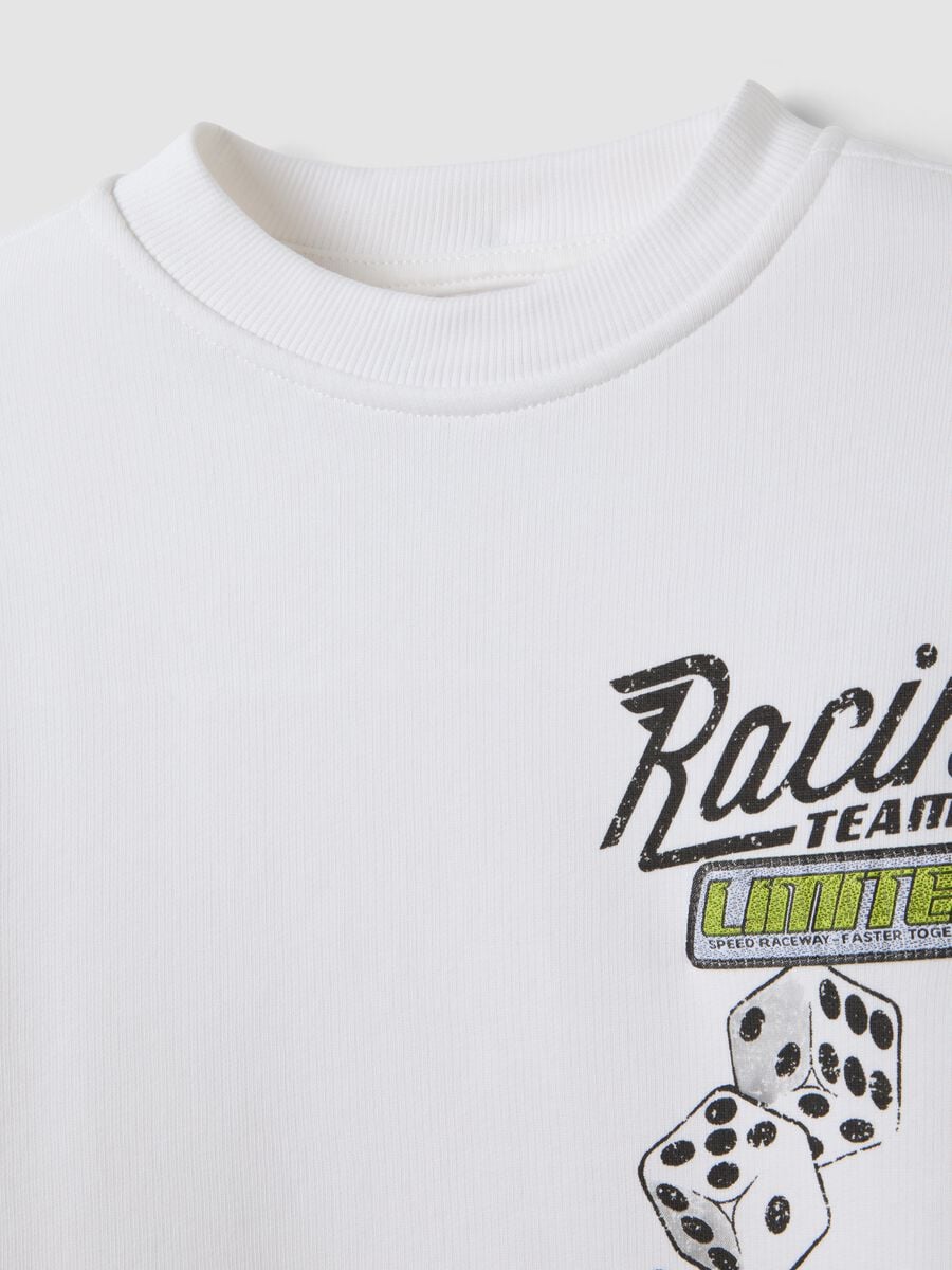 Sweatshirt branca em mistura de algod&atilde;o com gola redonda e estampado racing para menino_2