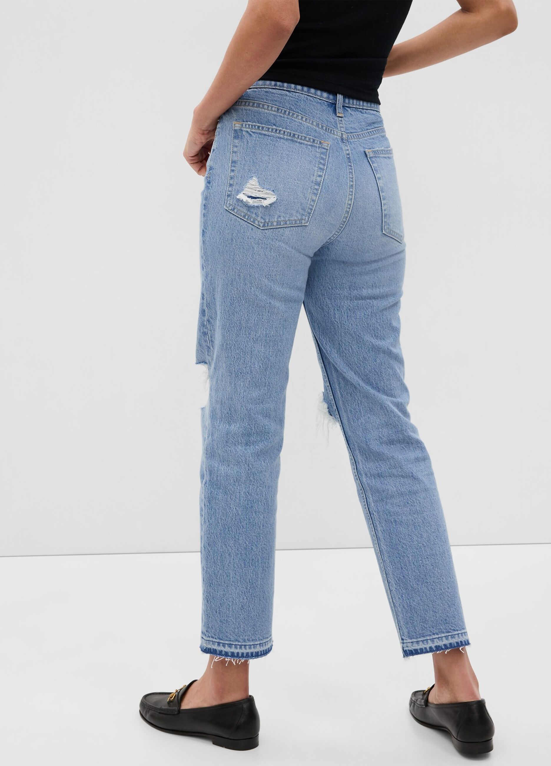 Straight-fit, high-rise jeans with worn look