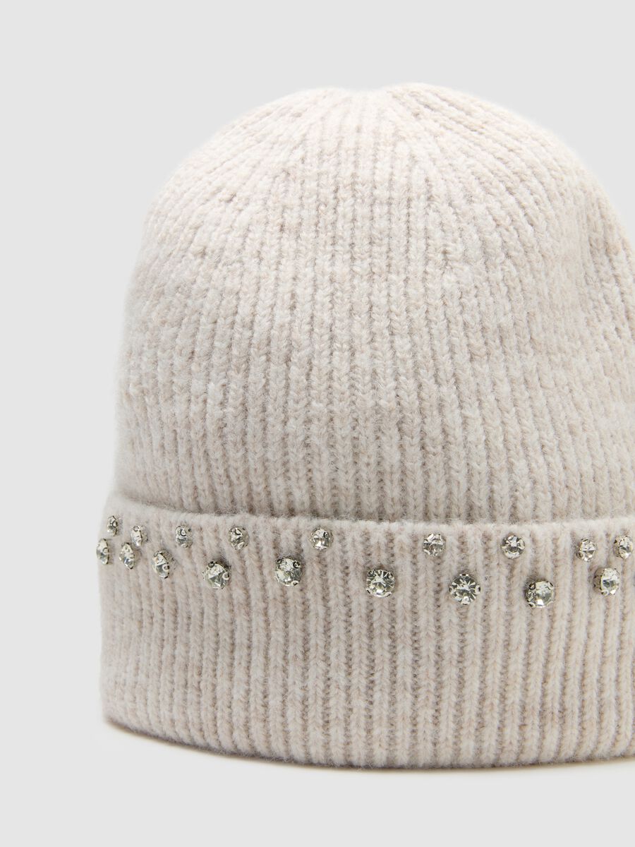 Beige ribbed beanie with rhinestone embroidery_2