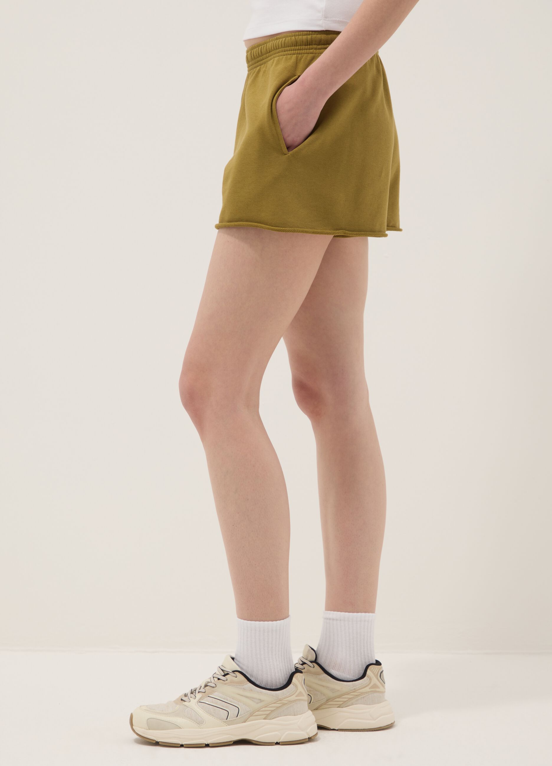 Green cotton-blend shorts with elasticated waist, regular fit