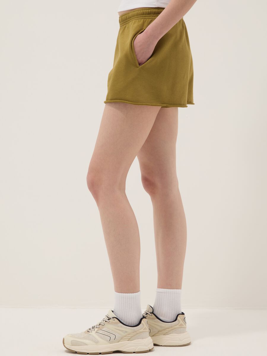 Green cotton-blend shorts with elasticated waist, regular fit_3