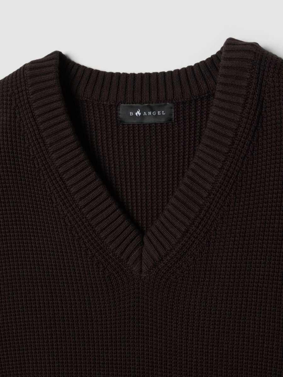 Brown pure cotton gilet with deep V-neck_2