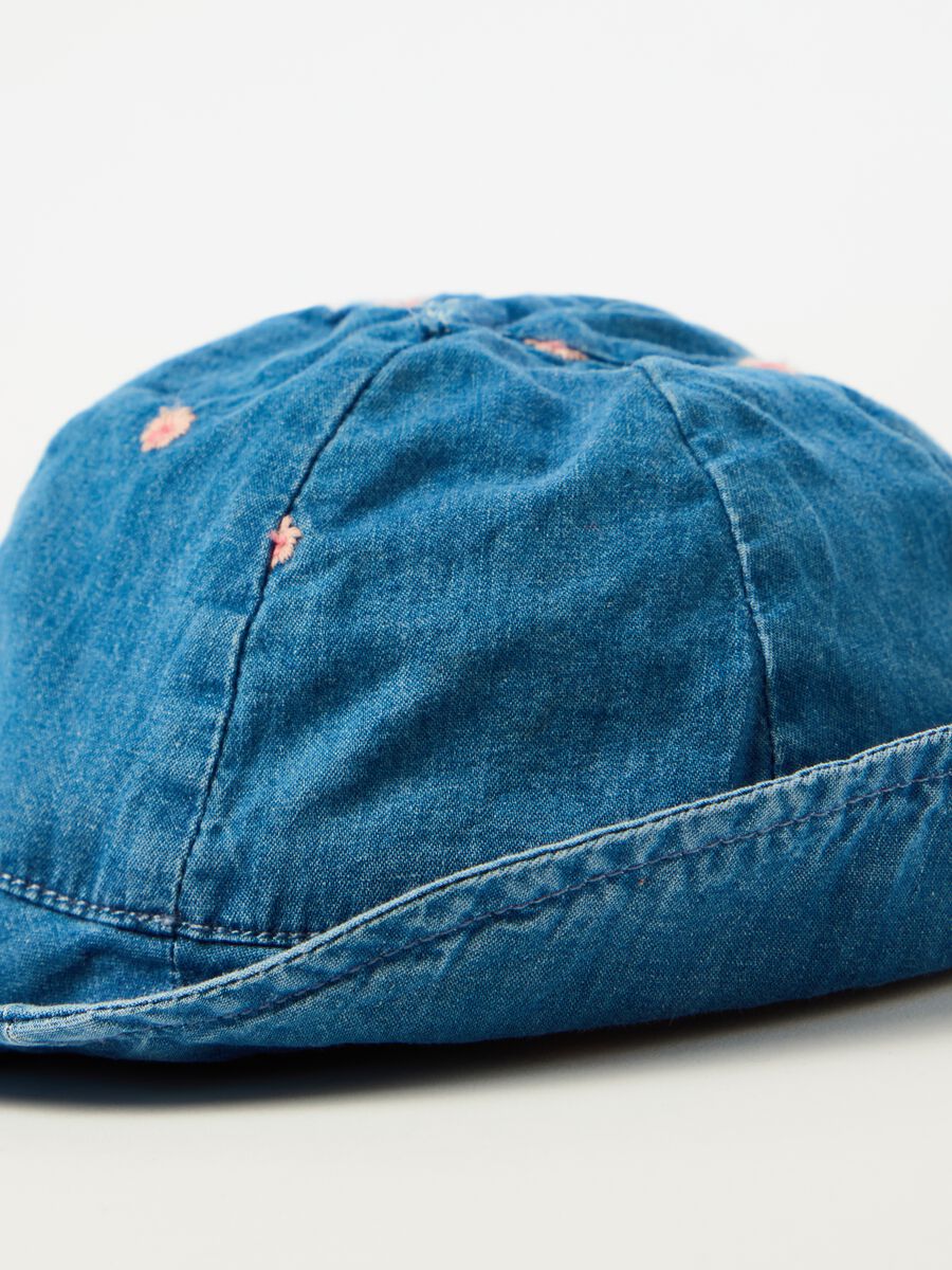 Fishing hat in denim with small flowers_2