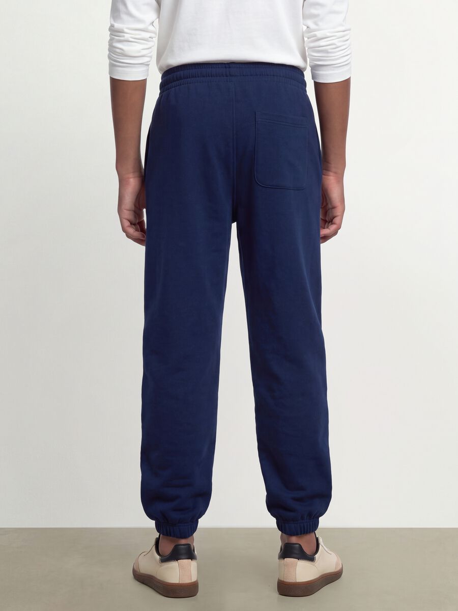 Pantaloni jogger blu in misto cotone organico e viscosa_3